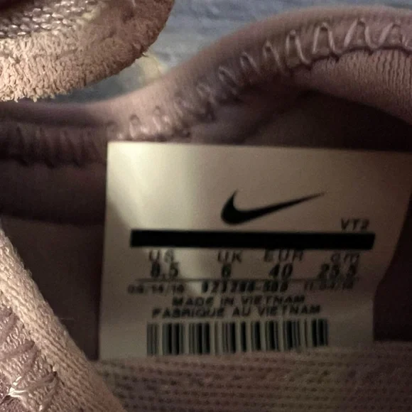 Nike sneakers - Picture 3 of 4